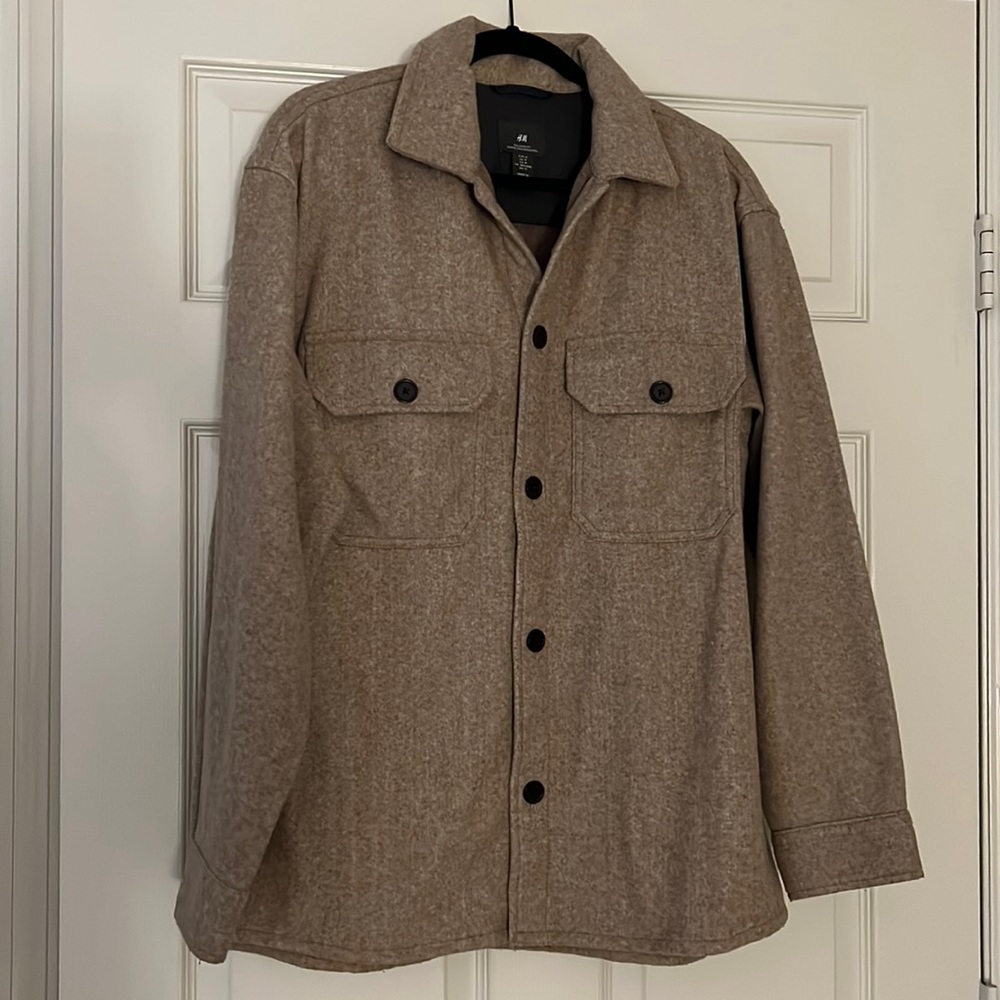 H&M relaxed fit shirt jacket with two front pockets